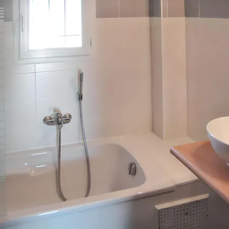 Maison Charmante Avec Jacuzzi Et Vue Sur Montagne A Holiday home Sartene (Corsica)
